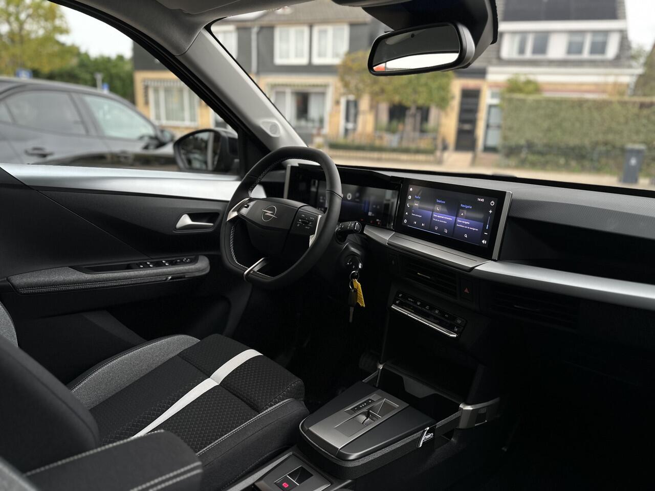 Opel FRONTERA 1.2 Turbo Hybrid GS Navi/Camera /stoel+stuur en Voorruitverwarming.