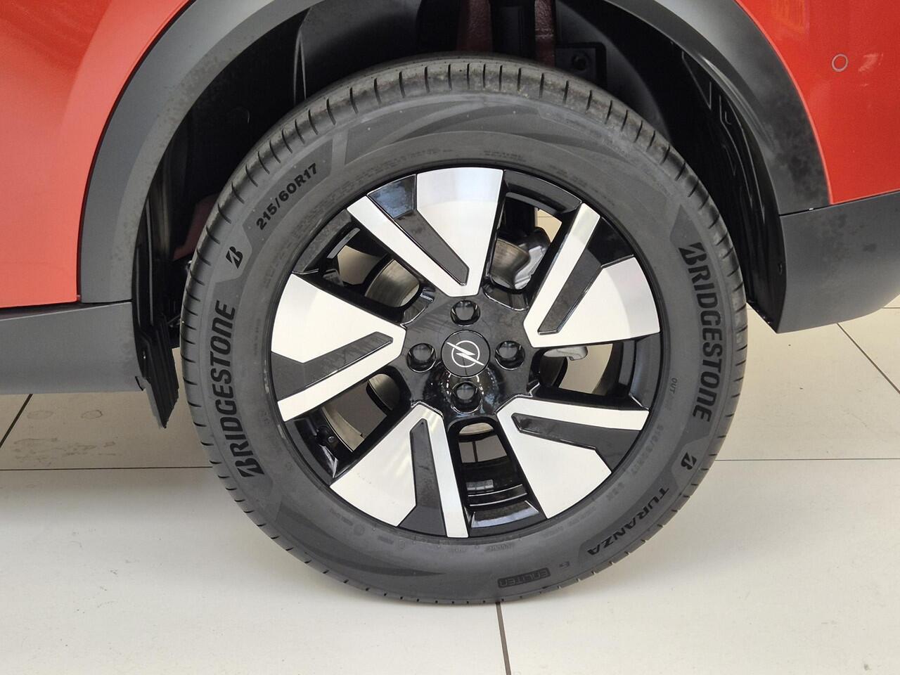 Opel FRONTERA Electric GS 44 kWh Navigatie | Achteruitrijcamera | Stoel/Stuurverwarming | Apple Carplay/Android Auto | Voorruitverwarming |