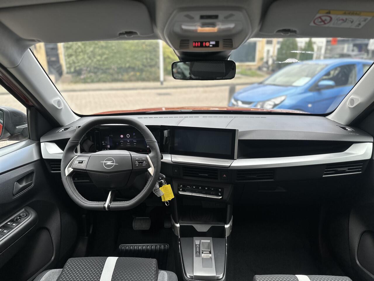 Opel FRONTERA 1.2 Turbo Hybrid Edition 145PK Automaat / Stoel stuur verwarming / Navi+camera / ECC.