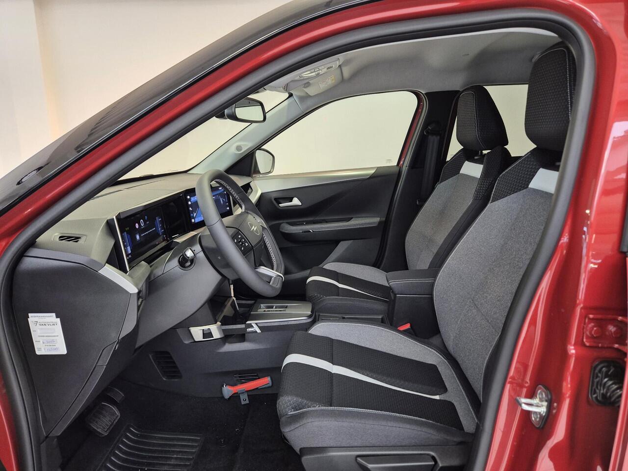 Opel FRONTERA Electric GS 44 kWh Navigatie | Achteruitrijcamera | Stoel/Stuurverwarming | Apple Carplay/Android Auto | Voorruitverwarming |