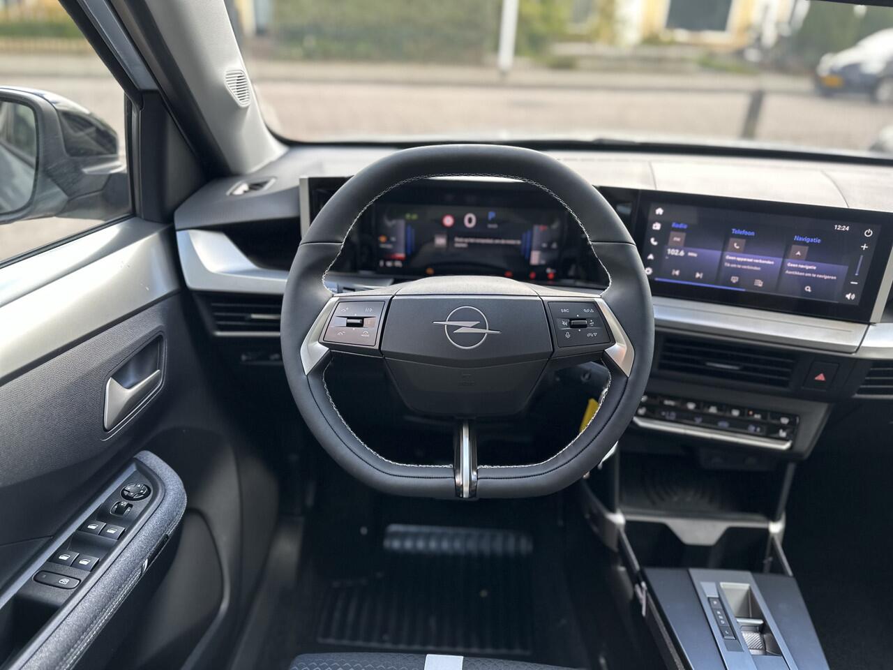 Opel FRONTERA 1.2 Turbo Hybrid GS Navi/Camera /stoel+stuur en Voorruitverwarming.