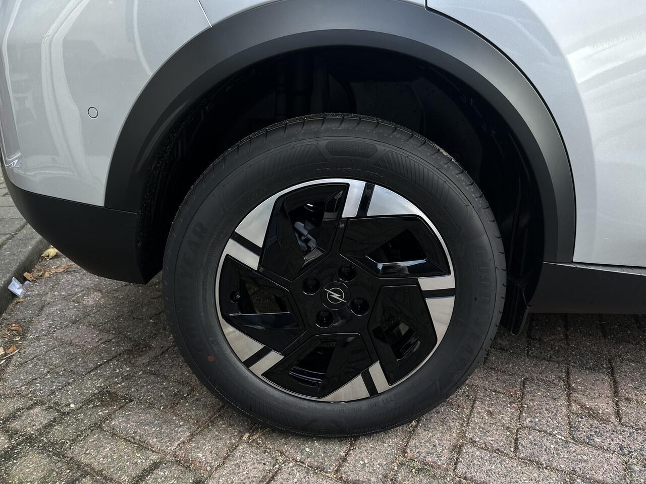 Opel FRONTERA 1.2 Turbo Hybrid GS Navi/Camera /stoel+stuur en Voorruitverwarming.