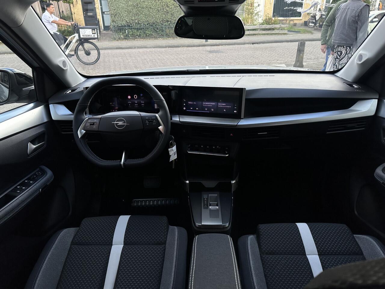 Opel FRONTERA 1.2 Turbo Hybrid GS Navi/Camera /stoel+stuur en Voorruitverwarming.