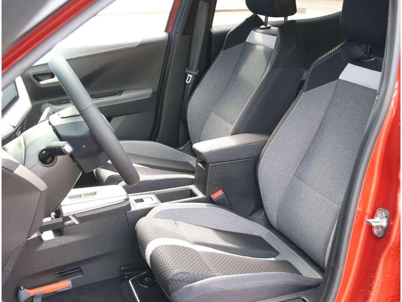 Opel FRONTERA Electric GS 44 kWh | 11 Boordlader | Stoel, stuur & voorruit verwarming | 130° Camera | Ergonomische voorstoelen | Apple Carplay/ Android Auto | Navigatie | 17"LM Velgen | Cruise Control