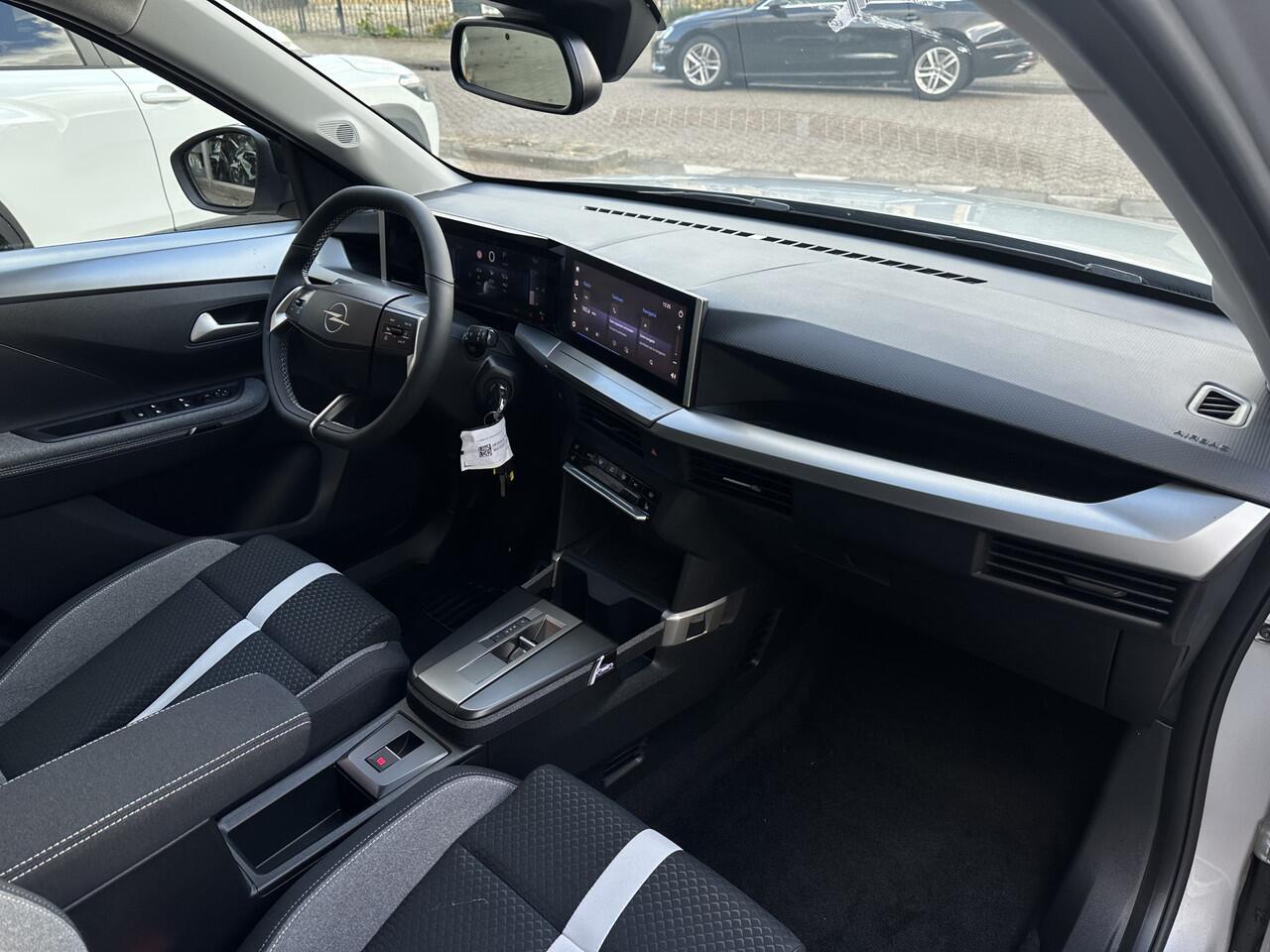 Opel FRONTERA 1.2 Turbo Hybrid GS Navi/Camera /stoel+stuur en Voorruitverwarming.