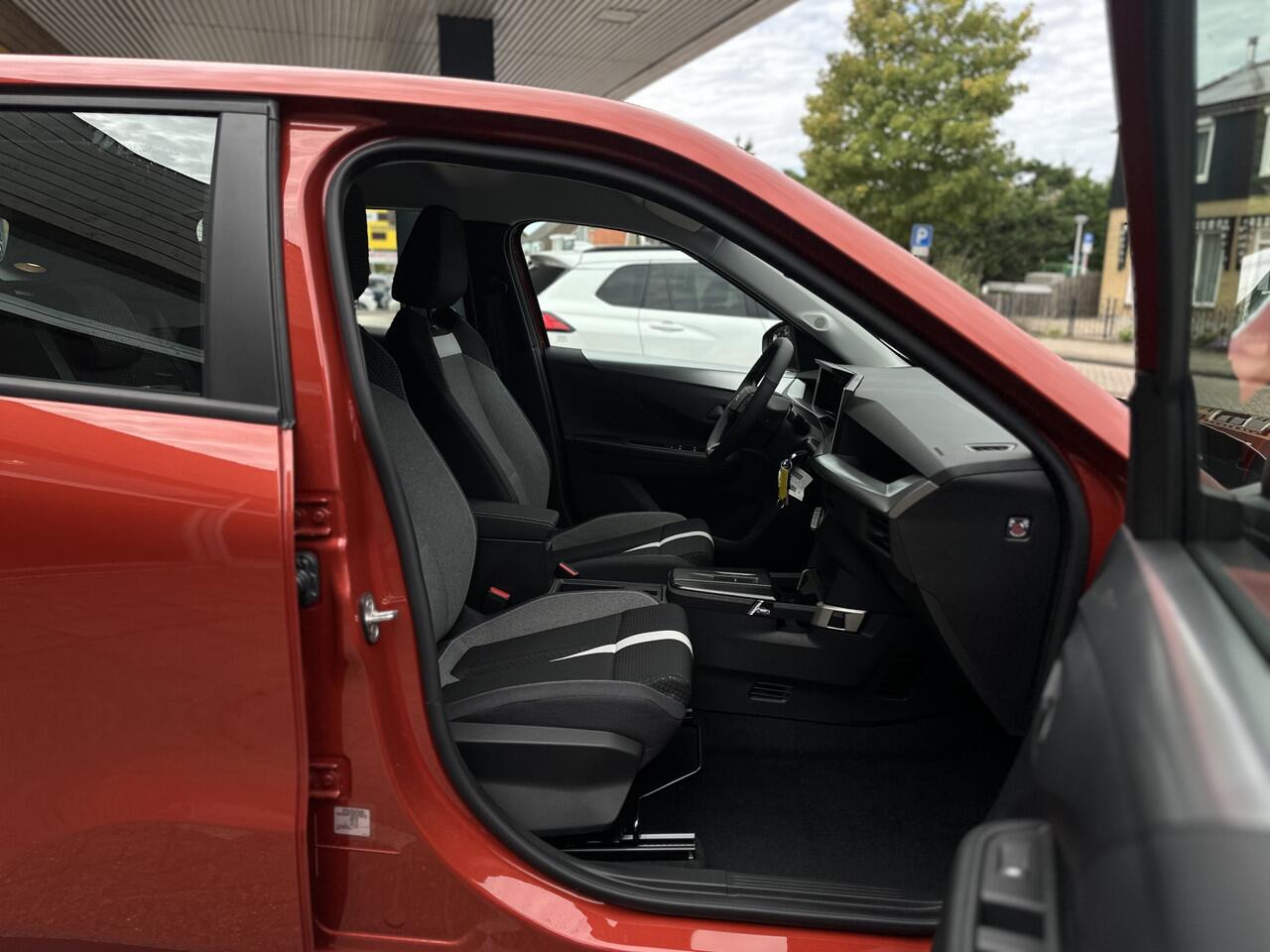 Opel FRONTERA 1.2 Turbo Hybrid Edition 145pk 1250kg TREKGEWICHT Automaat / Stoel stuur verwarming / Navi+camera / ECC.