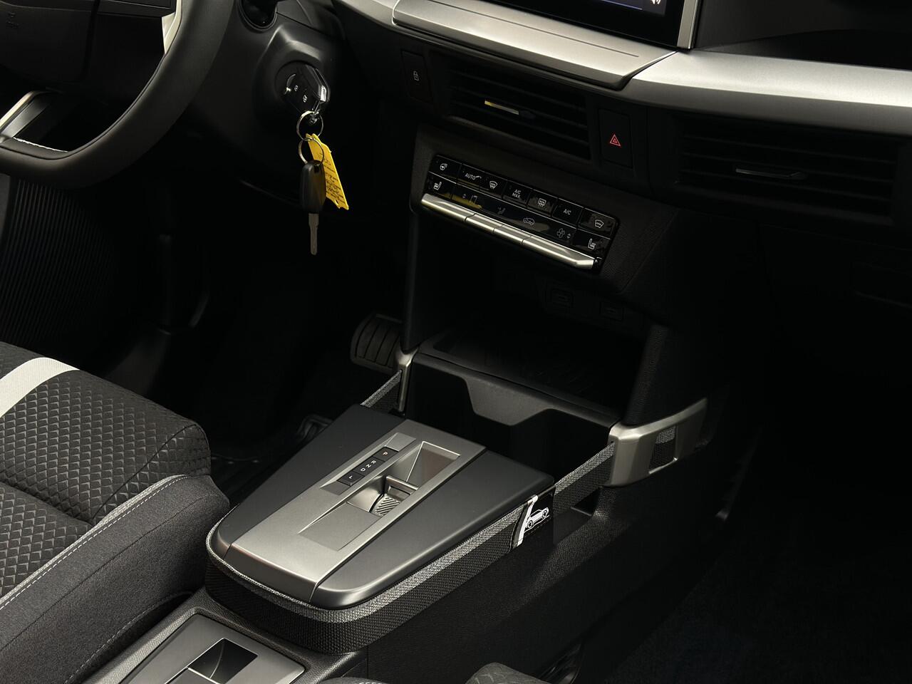 Opel FRONTERA 1.2 Turbo Hybrid GS Navi/Camera /stoel+stuur en Voorruitverwarming.