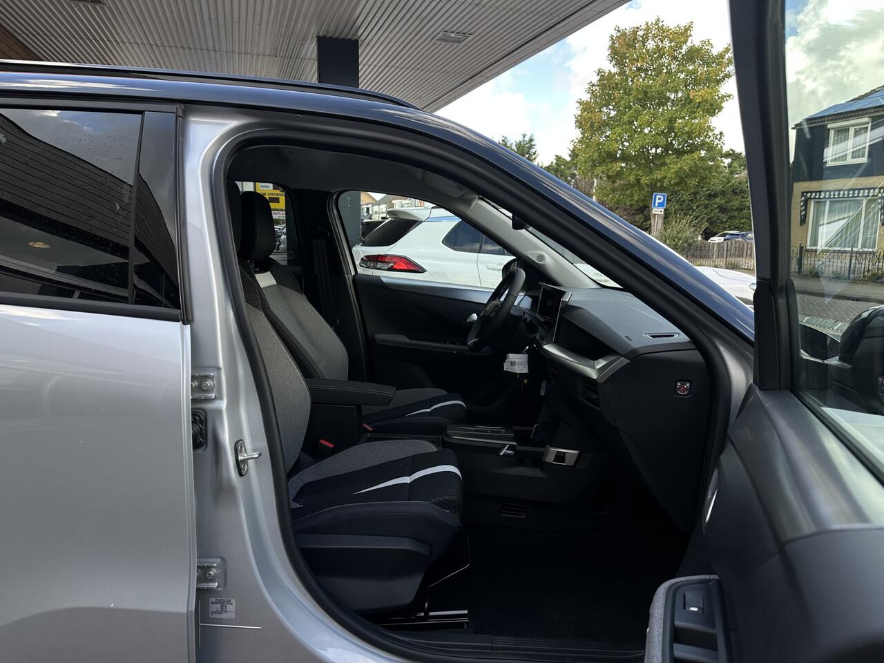 Opel FRONTERA 1.2 Turbo Hybrid GS Navi/Camera /stoel+stuur en Voorruitverwarming.