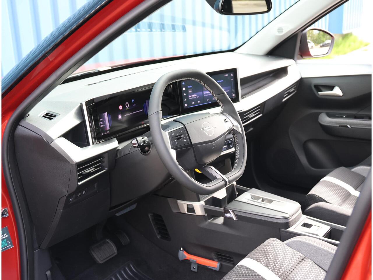 Opel FRONTERA Electric GS 44 kWh | 11 Boordlader | Stoel, stuur & voorruit verwarming | 130° Camera | Ergonomische voorstoelen | Apple Carplay/ Android Auto | Navigatie | 17"LM Velgen | Cruise Control