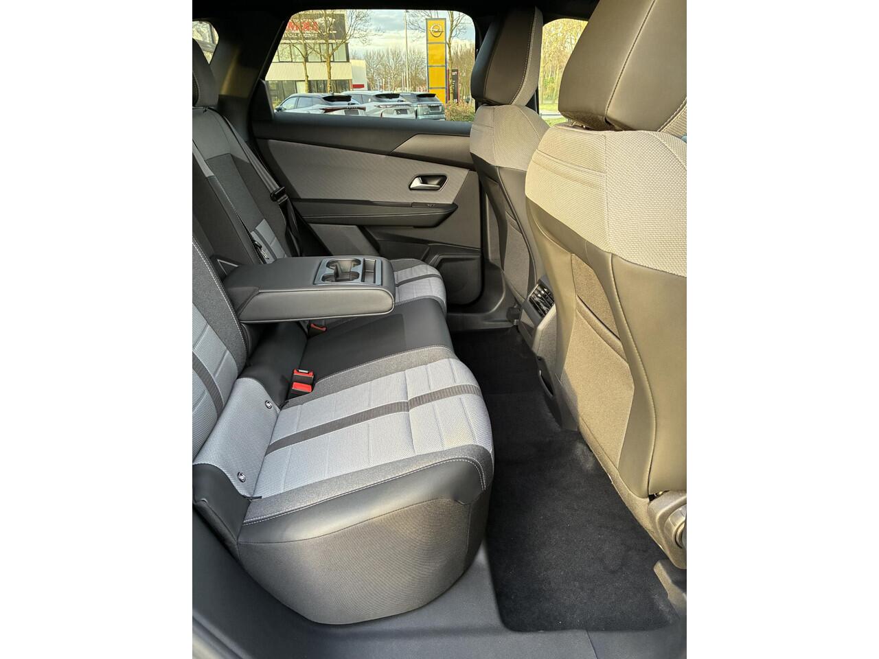 Opel Grandland 145 pk Mild Hybrid Automaat Business Edition | Navigatie | AGR Stoelen | ECC | LED Verlichting | Privat Glas | Camera | 19" LM Velgen | Keyless |