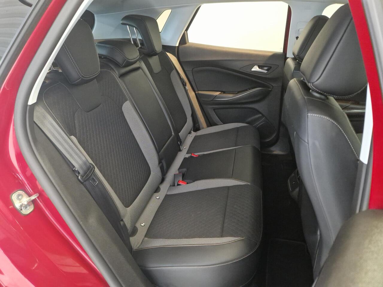 Opel Grandland 1.6 Turbo Plug-In Hybrid Business Elegance SOH 90,5% | Navigatie | Parkeersensoren voor en achter | Apple Carplay/Android Auto