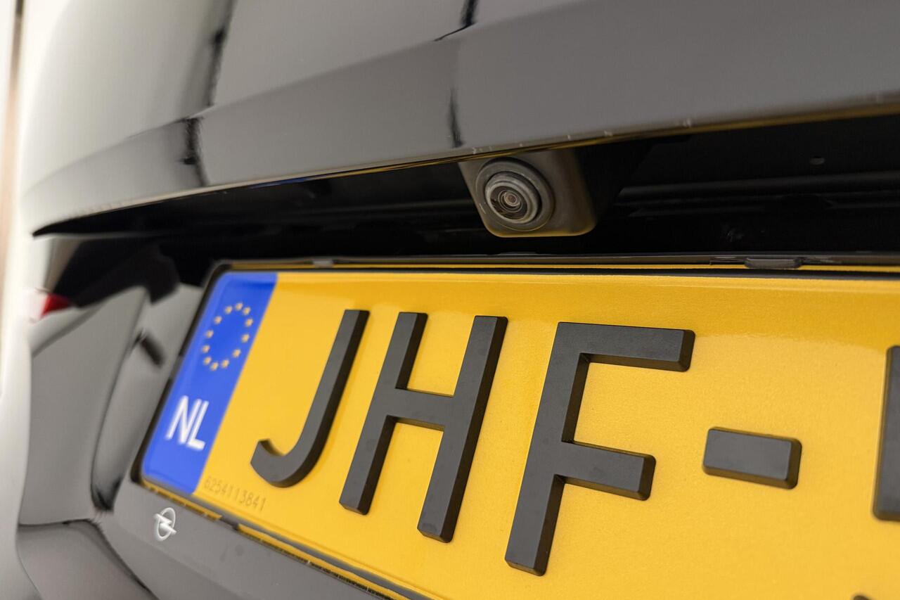 Opel Grandland 1.2 Turbo 130pk Automaat Ultimate | Navigatie | Camera | Alcantara | Elektrische achterklep | Stoel- en stuurverwarming | Verwarmbaar voorraam | 19" lichtmetalen velgen