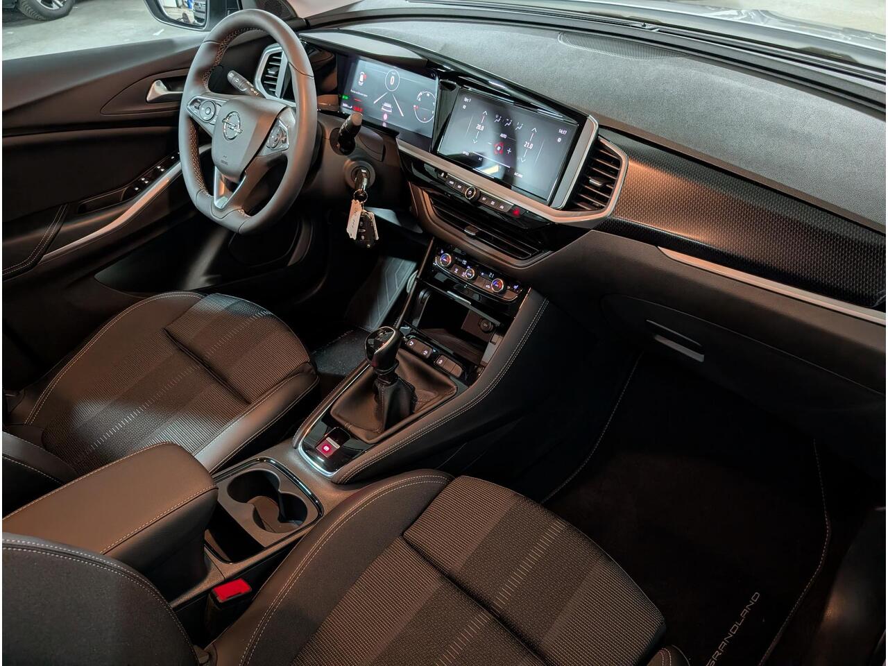 Opel Grandland GS 1.2 Turbo 130pk | ALL SEASON BANDEN | AGR-STOELEN | 360° CAMERA | STOEL + STUURVERW. | DODEHOEKBEW. | NAVI | ISOFIX |