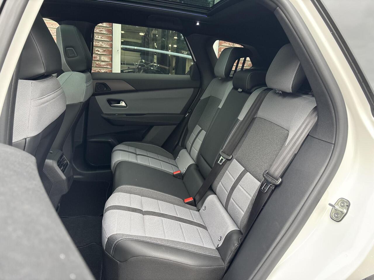 Opel Grandland Electric Business Edition 73kWh 210pk | Hi-Fi FOCAL® | SCHUIF/KANTELDAK | LED PIXEL VERLICHTING | HEAD UP DISPLAY | ISOFIX |