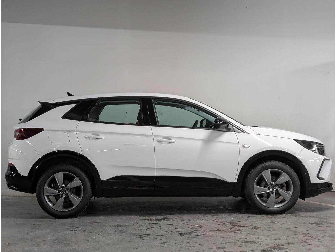 Opel Grandland GS 1.2 Turbo 130pk | ALL SEASON BANDEN | AGR-STOELEN | 360° CAMERA | STOEL + STUURVERW. | DODEHOEKBEW. | NAVI | ISOFIX |