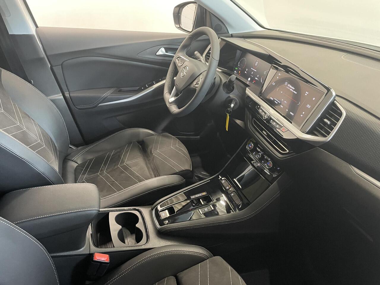 Opel Grandland 1.2 Turbo GS Auto. Navigatie Apple Carplay/Android Auto Camera Parkeersensoren achter Cruise Control Dodehoek assistent Stoel- en stuurverwarming Lichtmetalen velgen Virtual Cockpit Climate Control