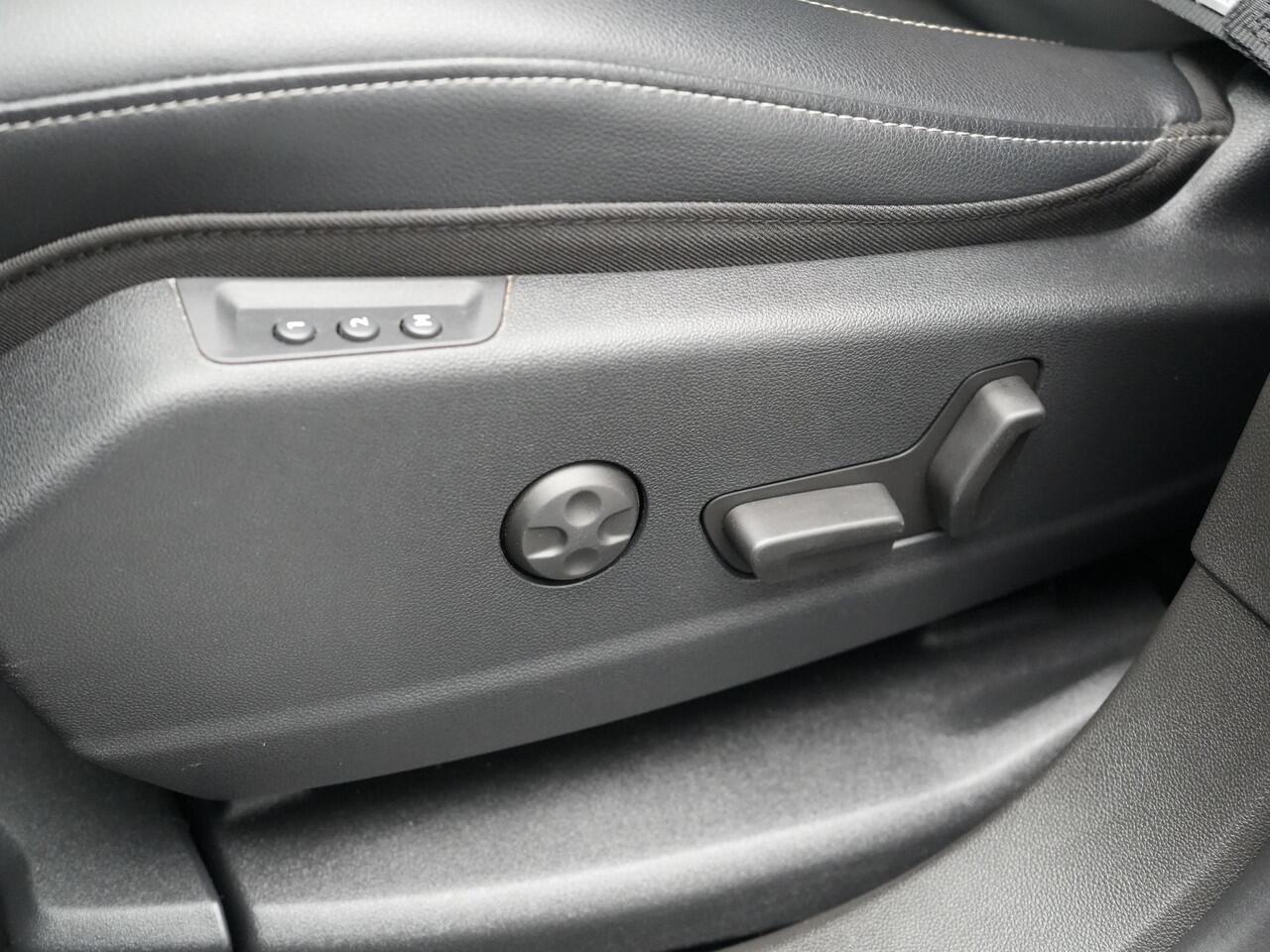 Opel Grandland 1.6 Turbo Ultimate Facelift Plug In Hybrid 224pk Dealer O.H PHEV | Adaptive Cruise | Standkachel | Lederen Sportstoelen Ventilatie & Memory | 360 Camera | Apple Carplay | Blis | Navigatie | Virtual | DAB |