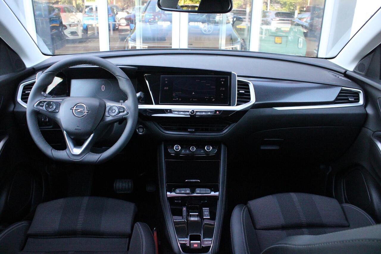 Opel Grandland 1.2 Turbo 145PK AUTOMAAT Hybrid GS | BLACK PACK | STOEL/STUUR VERWARMING | NAVIGATIE | APPLE CARPLAY/ANDROID AUTO | DODEHOEK DETECTIE | 18" LICHTMETALEN VELGEN | DAB+ RADIO | PARKEERSENSOREN VOOR + ACHTER | ADAPTIVE CRUISE CONTROL | ACHTERUITRIJ CAMERA |