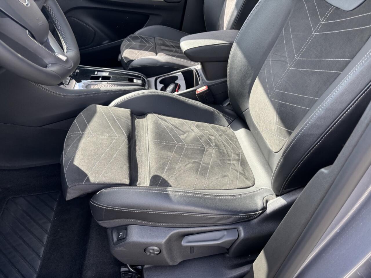 Opel Grandland 1.2 Turbo (130Pk) Ultimate Clima Camera Géén Afleverkosten