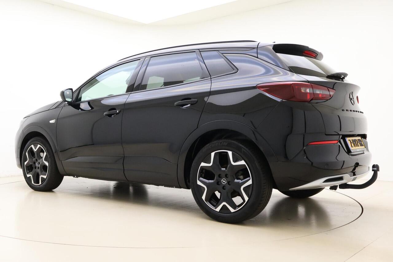 Opel Grandland 1.2 Turbo Ultimate 130pk | Automaat | Alcantara Bekleding | Navigatie | Trekhaak | Elektrisch achterklep | Camera | Winter Pack | 19" Lichtmetalen Velgen | Zeer luxe!