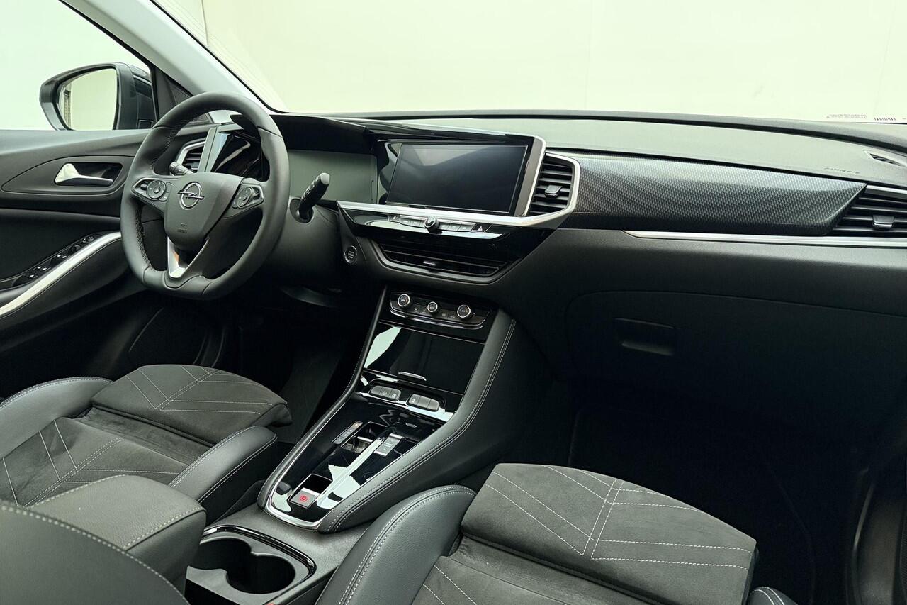 Opel Grandland 1.2 Turbo Ultimate 130pk Automaat | Achteruitrijcamera | Alcantara bekleding | Climate Control | Navigatie | Adaptive Cruise control | Stoel + stuurwielverwarming | Elektrische achterklep | Voorruitverwarming