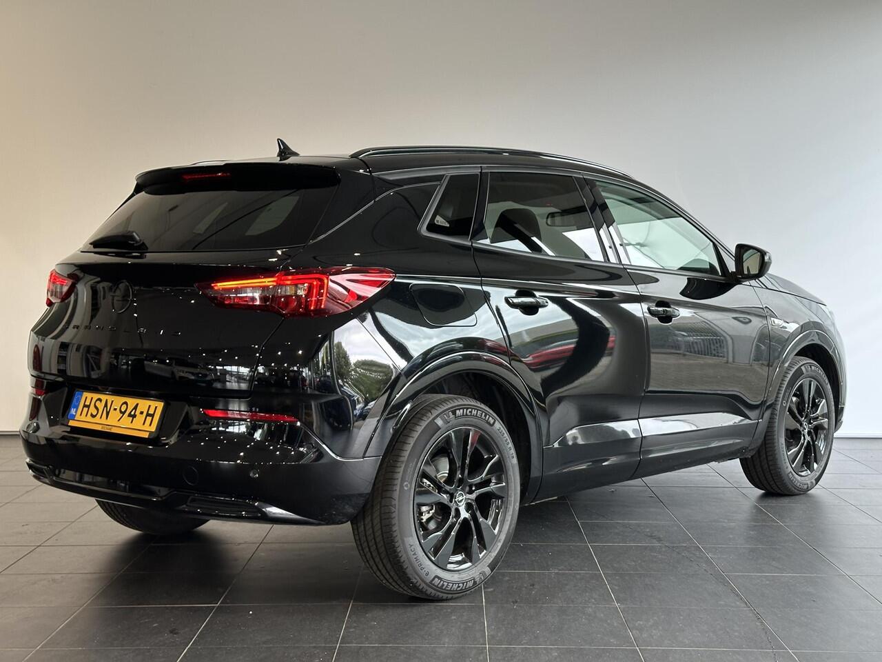 Opel Grandland 1.2 Turbo GS | NAVIGATIE | CAMERA | PARKEERSENSOREN VOOR-EN ACHTER | 18" LICHTMETALEN VELGEN