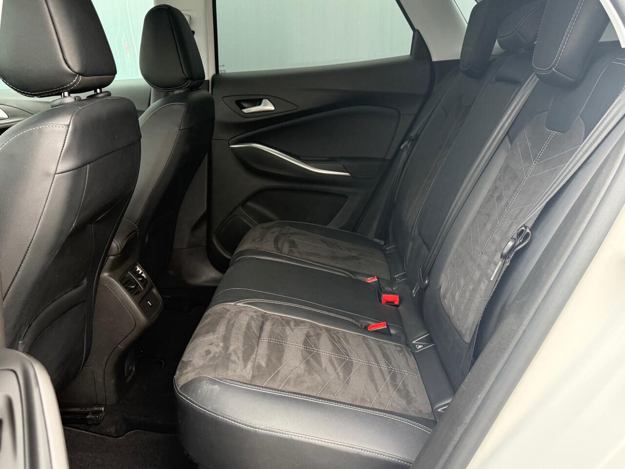 Opel Grandland BWJ 2022 | 1.2T 131PK Ultimate | TREKHAAK | 360 CAMERA | LEDER/ALCANTARA | CLIMA | WINTERPAKKET | NAVI | CARPLAY