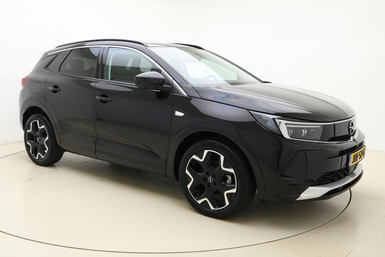 Opel Grandland 1.2 Turbo 130pk Automaat Ultimate | Navigatie | Camera | Alcantara | Elektrische achterklep | Stoel- en stuurverwarming | Verwarmbaar voorraam | 19" lichtmetalen velgen