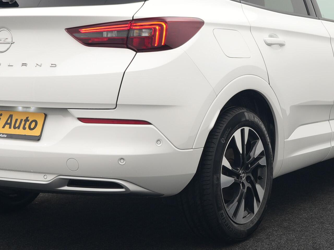 Opel Grandland Turbo Business Elegance 131pk | Camera | Cruise Control | Lederen Sportstoelen Verwarmd | Park Assist | Apple Carplay | Verwarmd Stuur | Navigatie | Virtual | DAB |