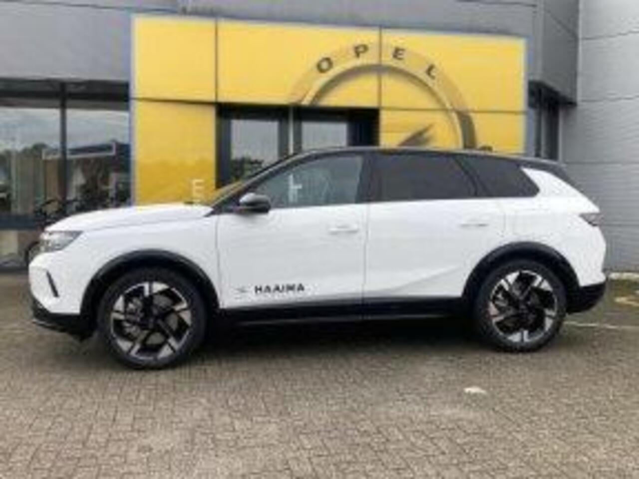 Opel Grandland 1.6 Turbo 195pk Plug-in-Hybrid Automaat GS | Panoramadak | 20" Lichtmetalen velgen | Trekhaak | Headup display | Navigatie | Adapt. Cruise control | LED Matrix verlichting