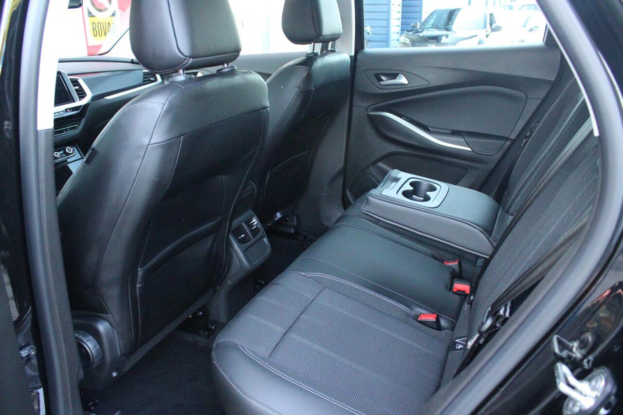 Opel Grandland 1.2 Turbo 136PK AUTOMAAT Hybrid GS | BLACK PACK | STOEL/STUUR VERWARMING | NAVIGATIE | APPLE CARPLAY/ANDROID AUTO | DODEHOEK DETECTIE | 18" LICHTMETALEN VELGEN | DAB+ RADIO | PARKEERSENSOREN VOOR + ACHTER | ADAPTIVE CRUISE CONTROL | ACHTERUITRIJ CAMERA |
