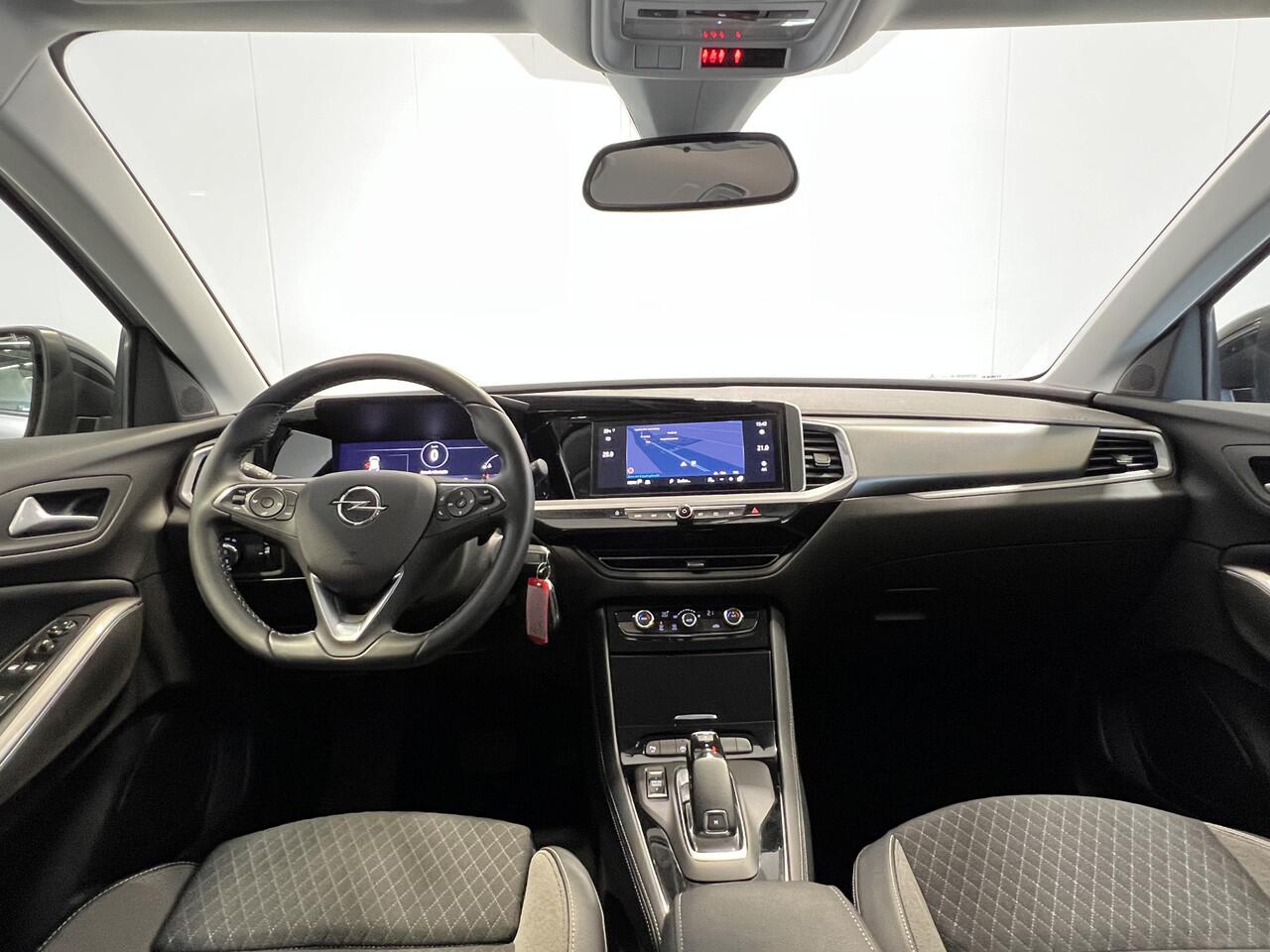 Opel Grandland 1.2 Turbo GS Line | Navigatie/Android/Apple Carplay | LM Velgen 18" | Achteruitrijcamera | Cruise Control | DAB | Airco |