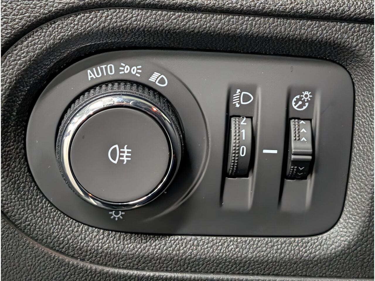 Opel Grandland GS 1.2 Turbo 130pk | ALL SEASON BANDEN | AGR-STOELEN | 360° CAMERA | STOEL + STUURVERW. | DODEHOEKBEW. | NAVI | ISOFIX |