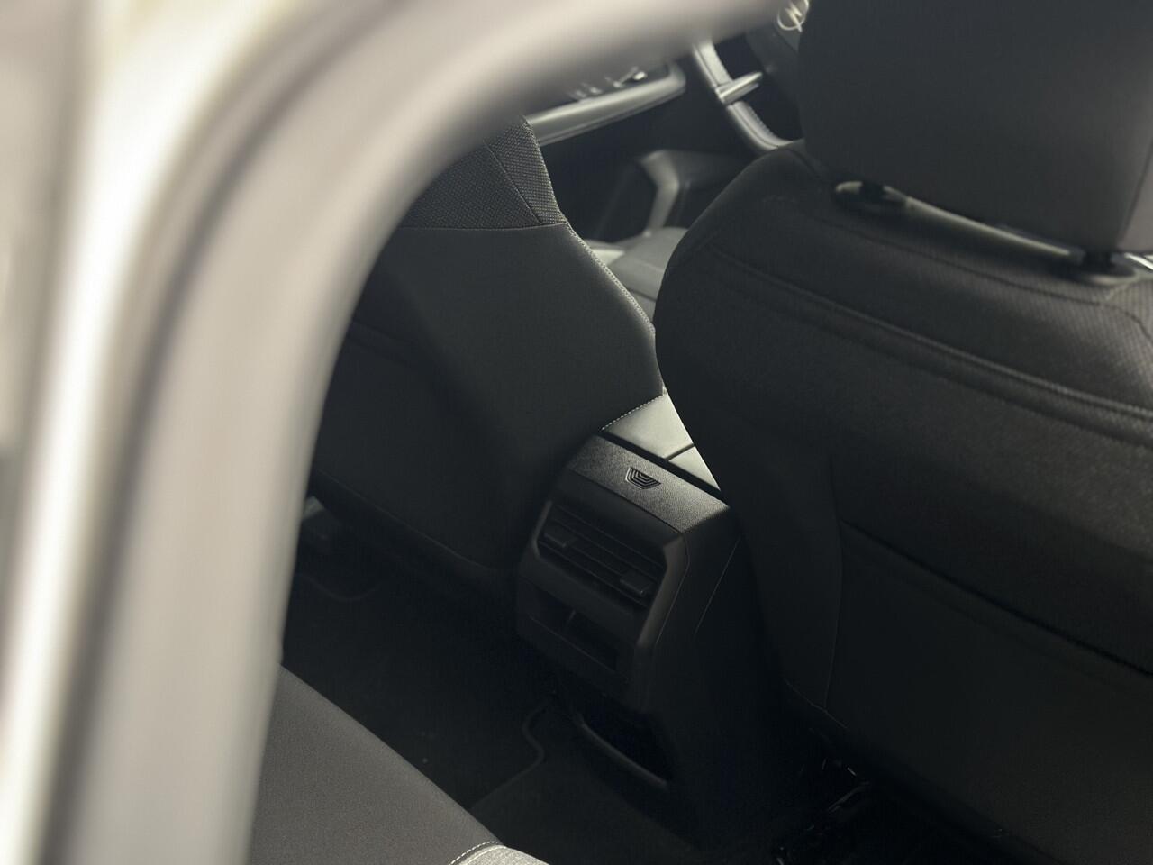 Opel Grandland 1.2 Turbo Hybrid Business Edition Trekhaak/Stoel+stuur verwarming/Electr achterklep.