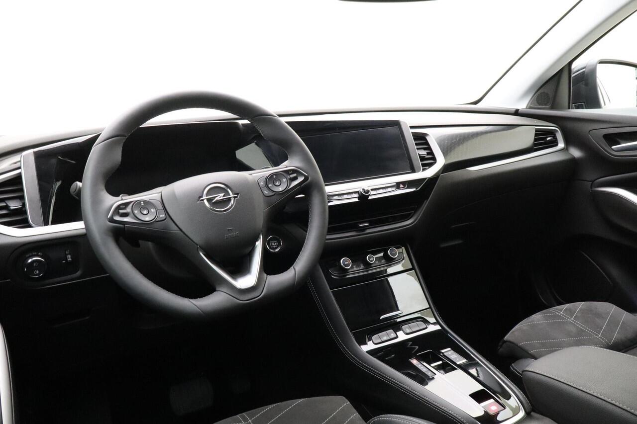 Opel Grandland 1.2 Turbo Ultimate Automaat | Navigatie | Elektrische Achterklep | Stoelverwarming | Climate & Cruise Control | Alcantara bekleding | Zwart dak | Lichtmetalen velgen