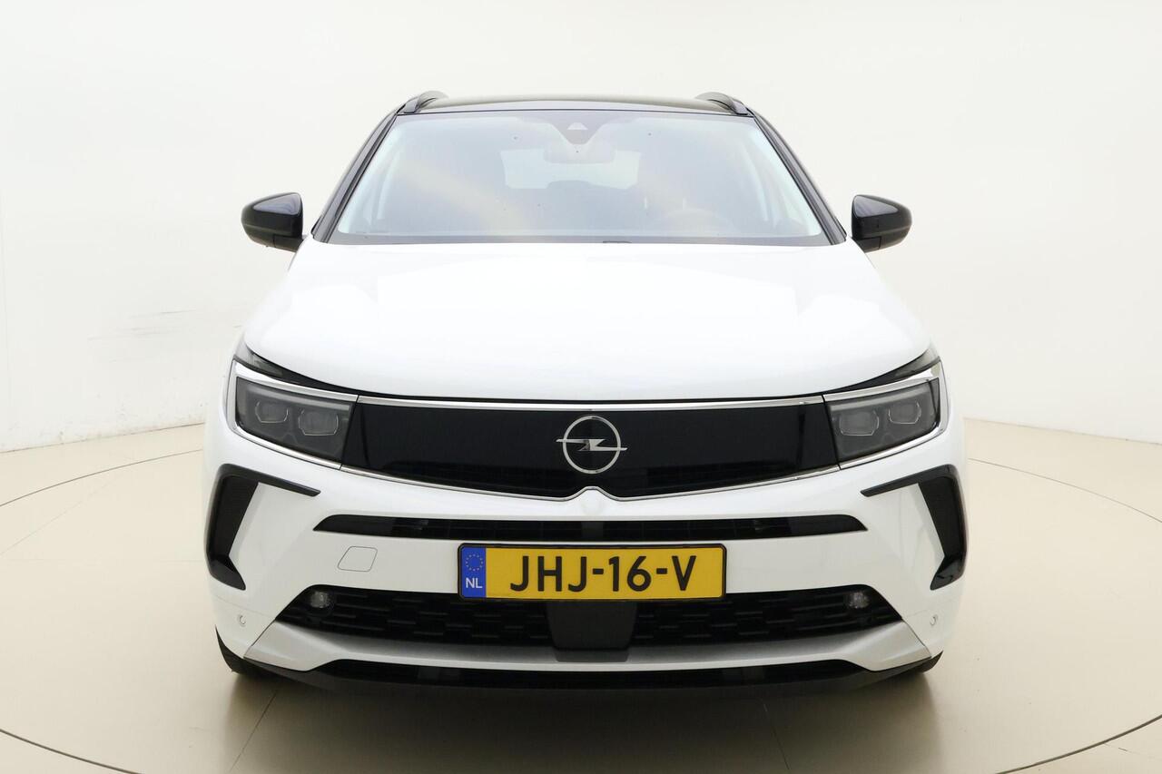 Opel Grandland 1.2 Turbo 130pk Automaat Ultimate | Navigatie | Elektrische Achterklep | Stoel- en stuurverwarming | Climate control | Cruise control | Zwart dak | Alcantara bekleding