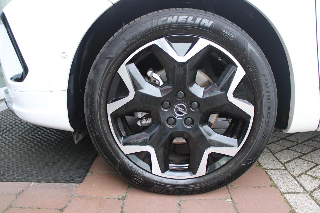 Opel Grandland 1.2 Turbo 130PK AUTOMAAT ULTIMATE | STOEL/STUUR/VOORRUIT VERWARMING | ACHTRERUITRIJ CAMERA | DODEHOEK DETECTIE | ELEKTRISCH BEDIENBARE ACHTERKLEP | FULL LED MATRIX KOPLAMPEN | NAVIGATIE | 19" LICHTMETALEN VELGEN | ALCANTARA BEKLEDING | APPLE CARPLAY/ANDRO