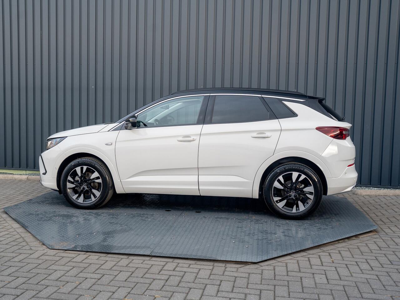 Opel Grandland 1.2 Turbo 130Pk Aut. Ultimate | Keyless | Elk. A-klep | Stoel & Stuur verw. | Camera | Prijs Rijklaar!!