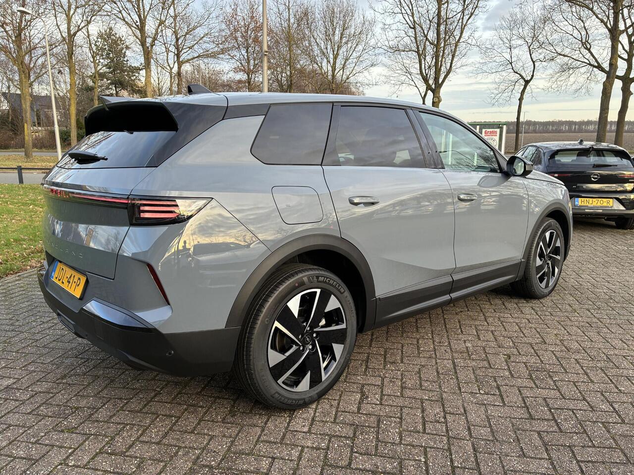 Opel Grandland 145 pk Mild Hybrid Automaat Business Edition | Navigatie | AGR Stoelen | ECC | LED Verlichting | Privat Glas | Camera | 19" LM Velgen | Keyless |