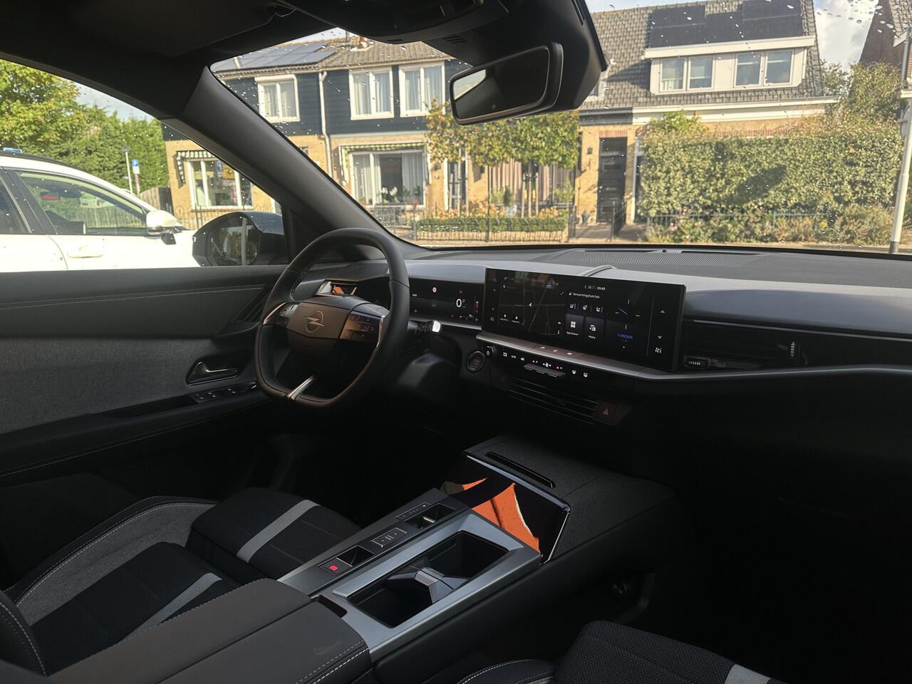 Opel Grandland 1.2 Turbo Hybrid Business Edition Elektrisch bedienbare achterklep/Stoel verwarming.