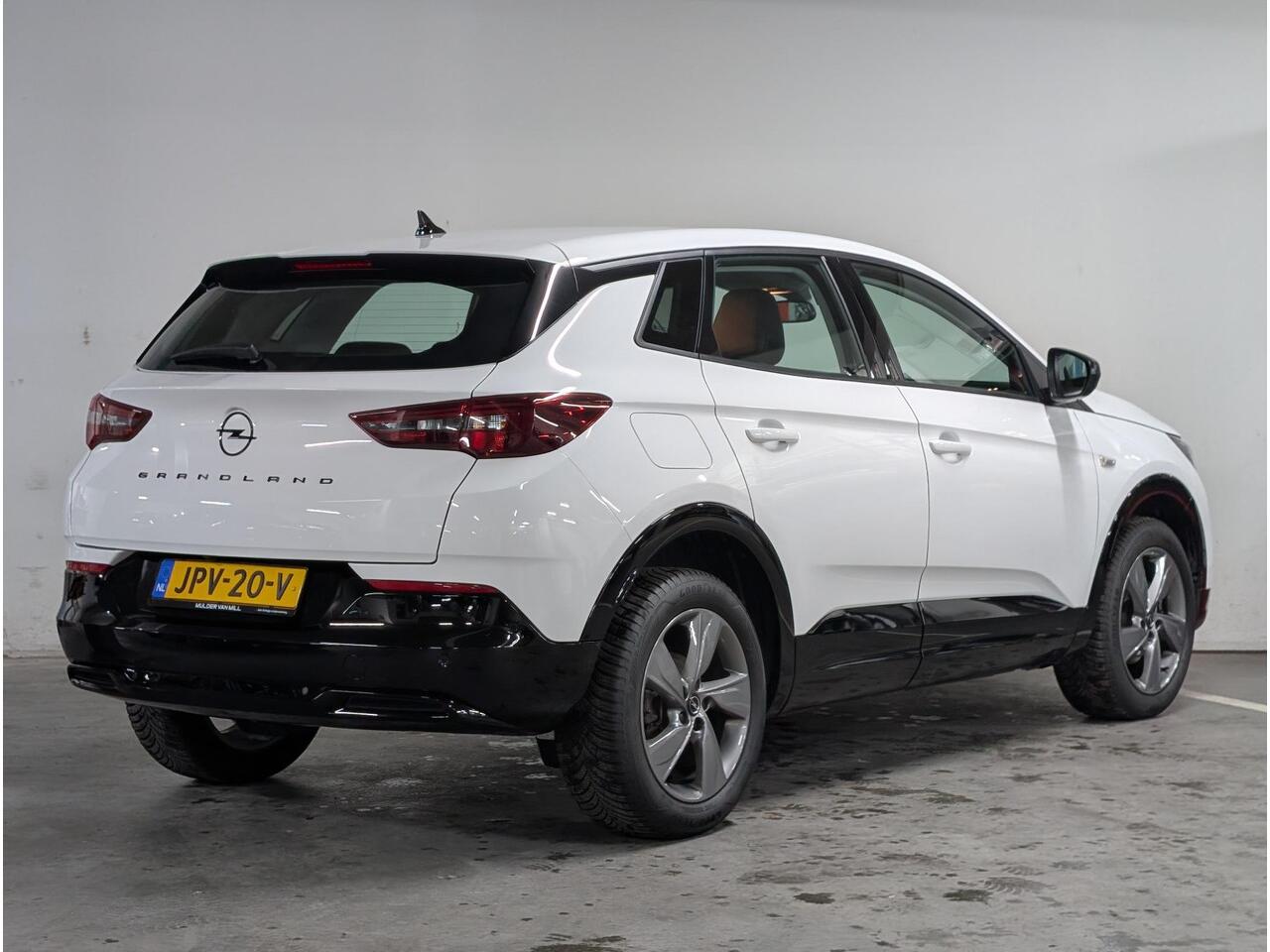 Opel Grandland GS 1.2 Turbo 130pk | ALL SEASON BANDEN | AGR-STOELEN | 360° CAMERA | STOEL + STUURVERW. | DODEHOEKBEW. | NAVI | ISOFIX |