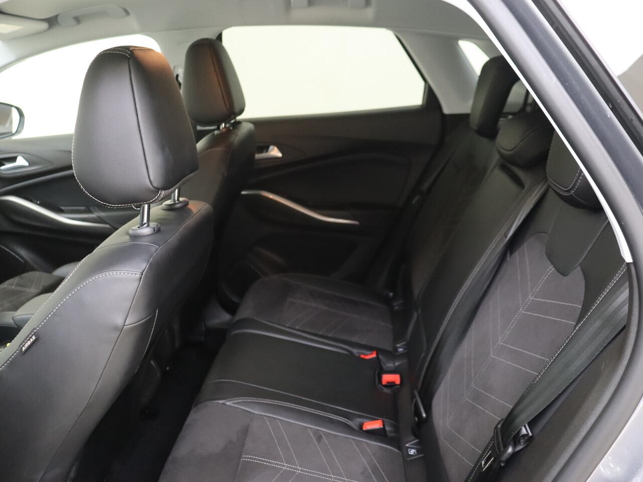 Opel Grandland 1.2 Turbo Hybrid Ultimate | AGR Stoelen | Elek. Achterklep | Camera | Carplay |