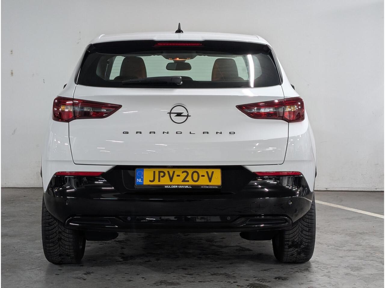 Opel Grandland GS 1.2 Turbo 130pk | ALL SEASON BANDEN | AGR-STOELEN | 360° CAMERA | STOEL + STUURVERW. | DODEHOEKBEW. | NAVI | ISOFIX |