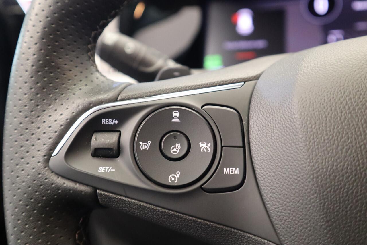 Opel Grandland 1.6 Turbo Plug-In Hybrid 4x4 GSe Cruise/Climate Blindspot PDC Keyless Entry/Go 300PK! 24 maanden garantie mogelijk (*vraag naar de voorwaarden)