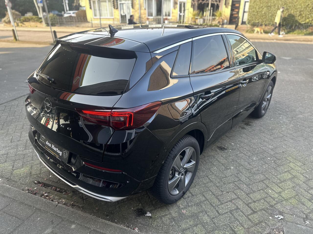 Opel Grandland 1.2 Turbo Elegance Automaat Stoel + stuurverwarming/Dodehoek sensor/Zelf inparkeren