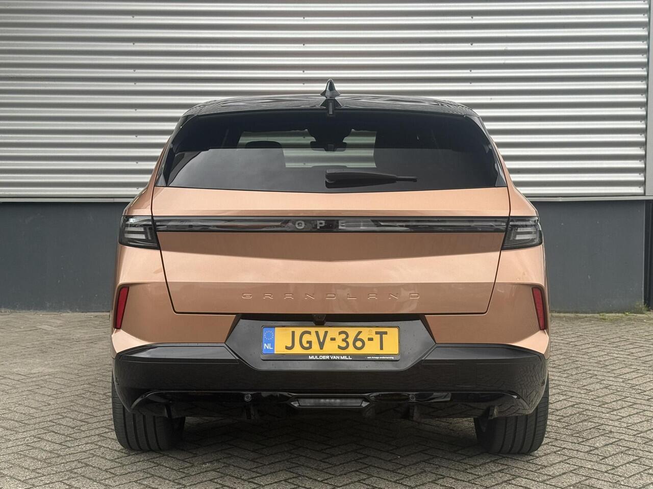 Opel Grandland Electric GS 73kWh 210pk | FOCAL | 360° CAMERA | NAVI | ELEKT. ACHTERKLEP | AGR STOELEN | PANO DAK |