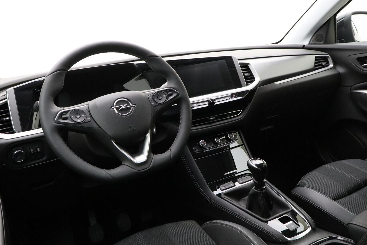 Opel Grandland 1.2 Turbo Level 2 | Navigatie via Carplay | Climate control | Stoel & Stuurverwarming | Parkeersensoren | Lichtmetalen velgen | Verwarmd voorruit