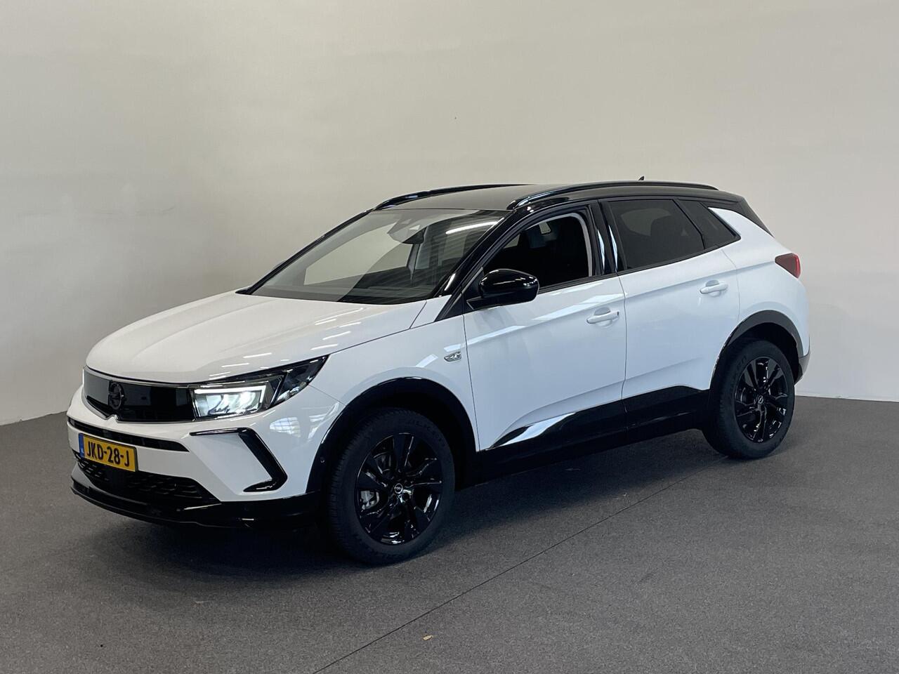 Opel Grandland 1.2 Turbo GS Auto. Navigatie Apple Carplay/Android Auto Camera Parkeersensoren achter Cruise Control Dodehoek assistent Stoel- en stuurverwarming Lichtmetalen velgen Virtual Cockpit Climate Control
