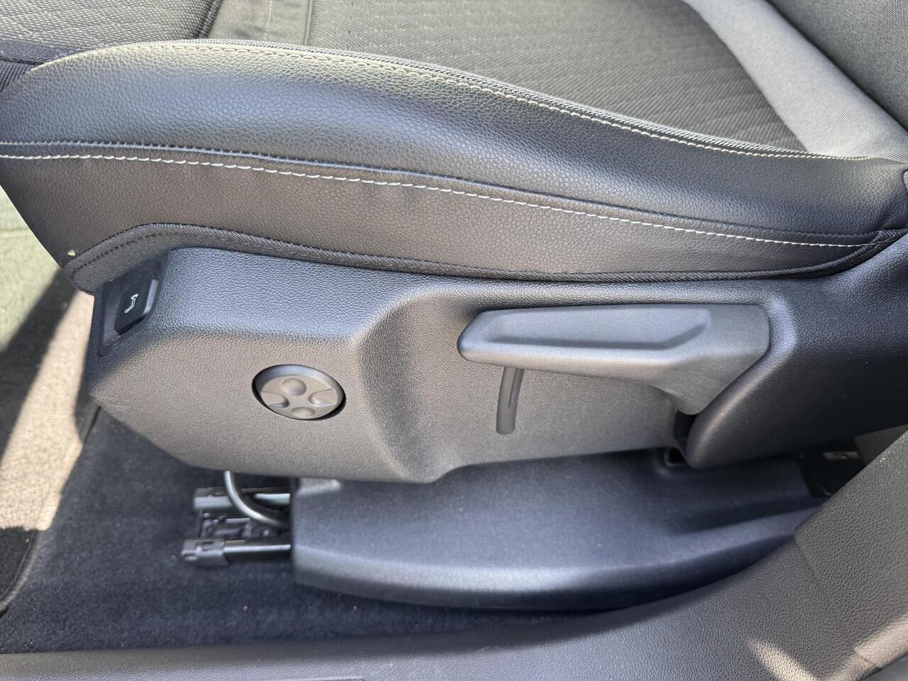 Opel Grandland 1.2 Turbo GS Line Voorruitverwarming / Stoelverwarming / Stuurverwarming / Achteruitrijcamera / Cruise control / All season banden/ apple carplay en android auto