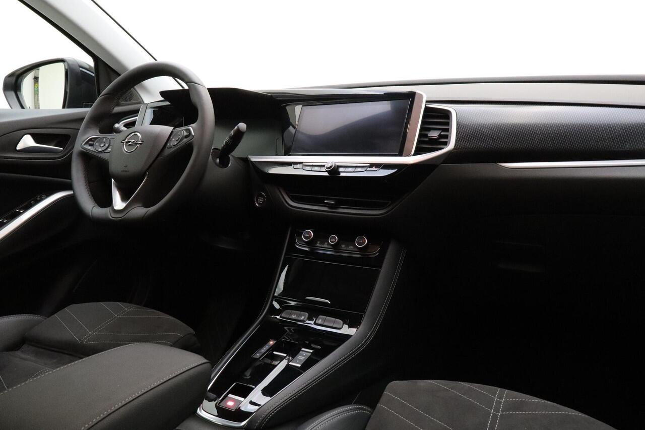 Opel Grandland 1.2 Turbo Ultimate Automaat | Navigatie | Elektrische Achterklep | Stoelverwarming | Climate & Cruise Control | Alcantara bekleding | Zwart dak | Lichtmetalen velgen